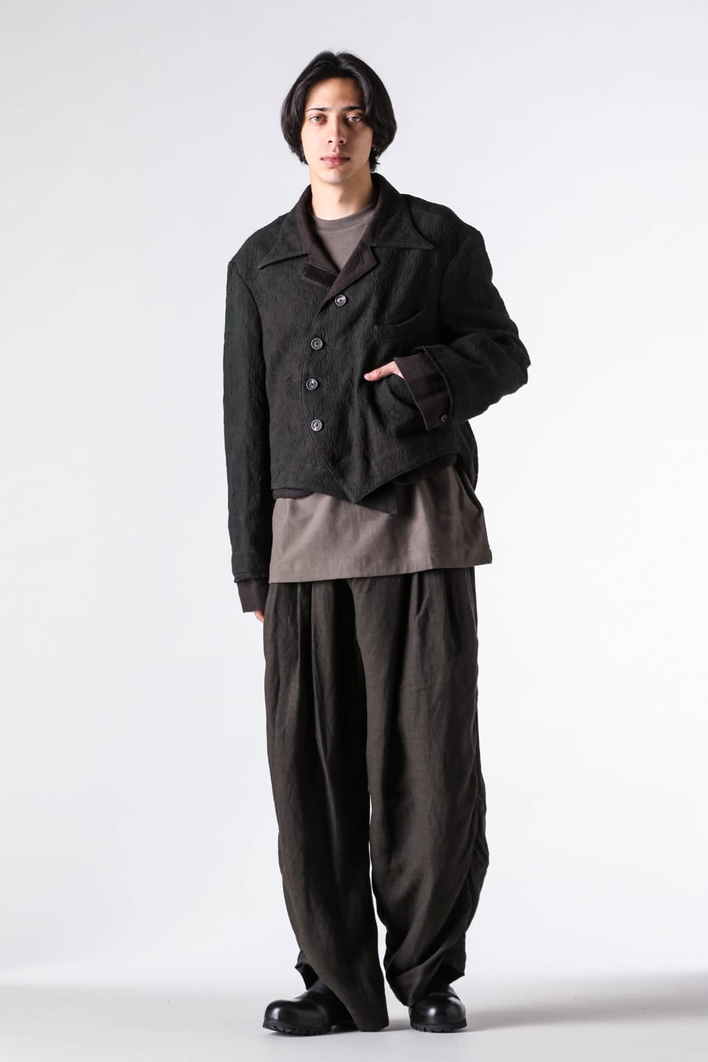 Jackets - 25-26AW  - Design and Silhouette with Unique Brand Interpretation: Tailored Jackets that Draw Out the Wearer's Individuality - ZIGGY CHEN | Innovative Tailoring: Patchwork Jacket Creating Volume with Tonal, Mixed Materials 2-001