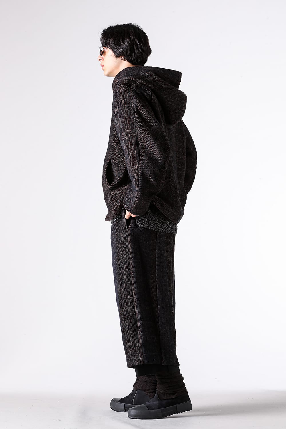 Jackets - 25-26AW - Sophisticated Casual and Mode for Adults: Hooded Jackets Embodying Functional Beauty - CROMAGNON | Dialogue and Handiwork in India: A Hand-Woven Hooded Coat Embodying the Designer's Passion 3-002