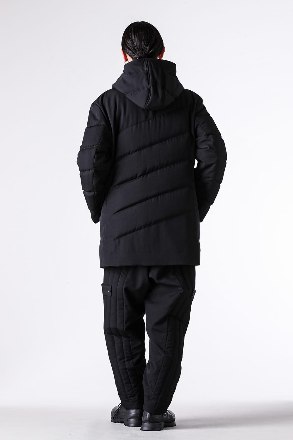 Jackets - 25-26AW - Sophisticated Casual and Mode for Adults: Hooded Jackets Embodying Functional Beauty - Yohji Yamamoto POUR HOMME | Smooth Luster of 50d Filament: The Overwhelming Volume of a 2-Way Padded Jacket 3-009
