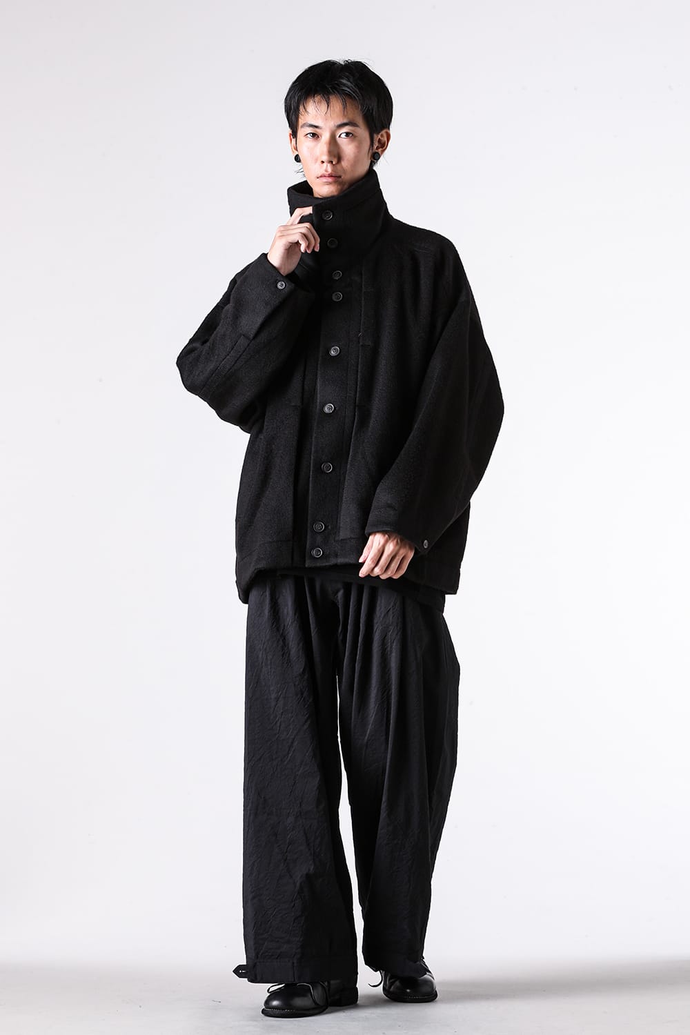 Jackets - 25-26AW - Balance of Minimalism and Cold Protection: High-Neck Design Jackets that Emphasize Silhouette - JAN-JAN VAN ESSCHE | Stand Collar for Play: Sophisticated Oversize That Conforms to the Body 4-002