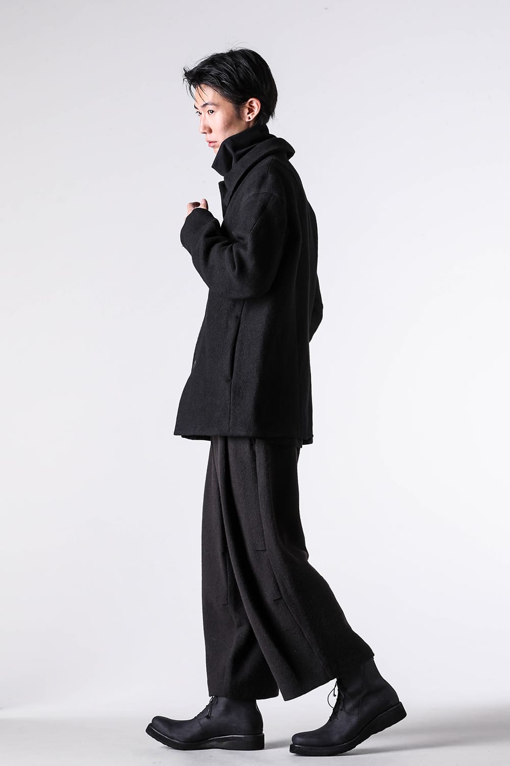 Jackets - 25-26AW - Functional Beauty in Design: Work Jackets that Blend into Daily Life - DEVOA | Faliero Sarti's Voluminous Wool: A Work Jacket That Can Be Worn Like a Coat 6-002