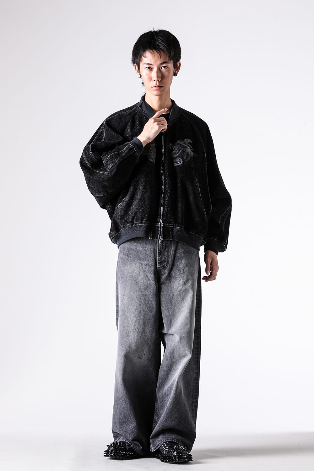 Blouson - 25-26AW - doublet | Peeling Flocky Texture. A Denim Souvenir Jacket that Embodies “Everyday Wear with Strangeness” - Flocked Denim Souvenir Jacket （Balck） / 25AW20BL237 8-001