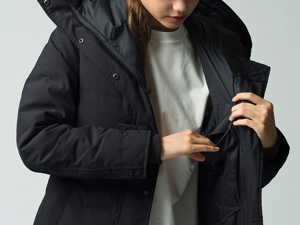 CANADA GOOSE - Durable fabrics that block cold air, wind-resistant construction, and multiple pockets