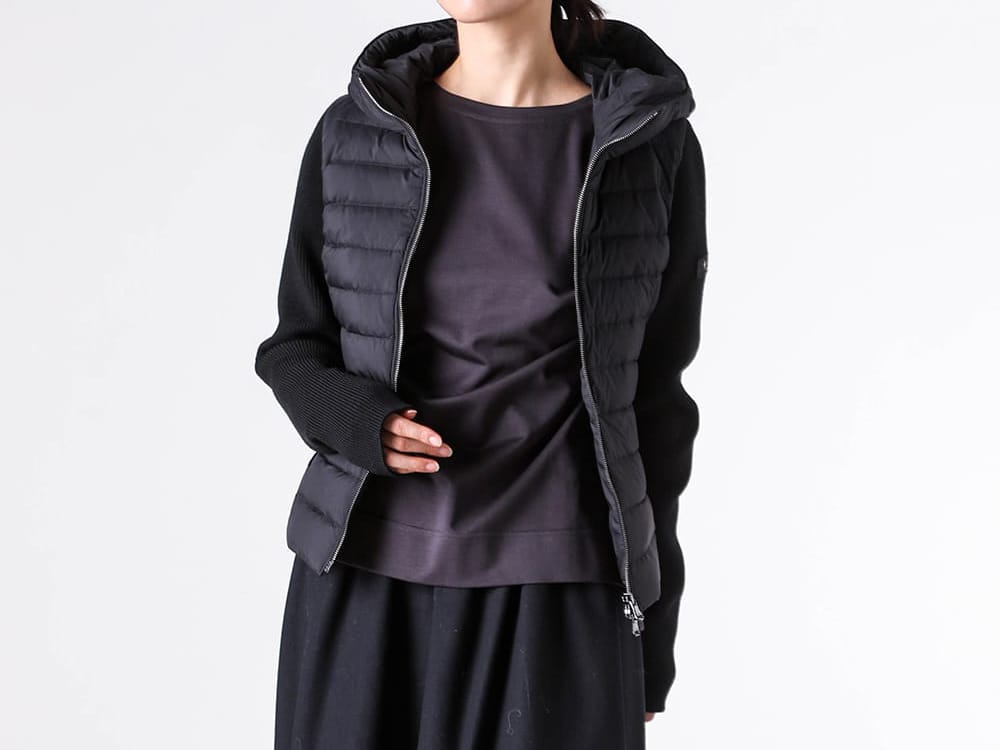 タトラス ダウンのレディース 人気ランキング 2025年 TOP5 第5位 身頃と袖の異素材コンビネーションが特徴のダウンジャケット「GRIF」