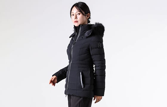 街着コーディネートで着用するダウンジャケット