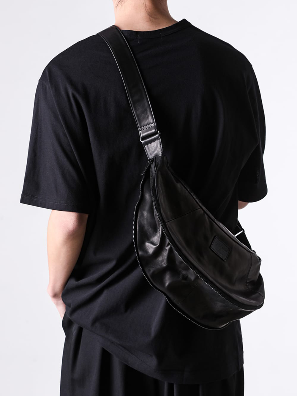 Yohji Yamamoto POUR HOMME - 26SS - Yohji Yamamoto POUR HOMME 1st Delivery Items - Half-moon shoulder bag （Black） / HK-I06-761 1-0024