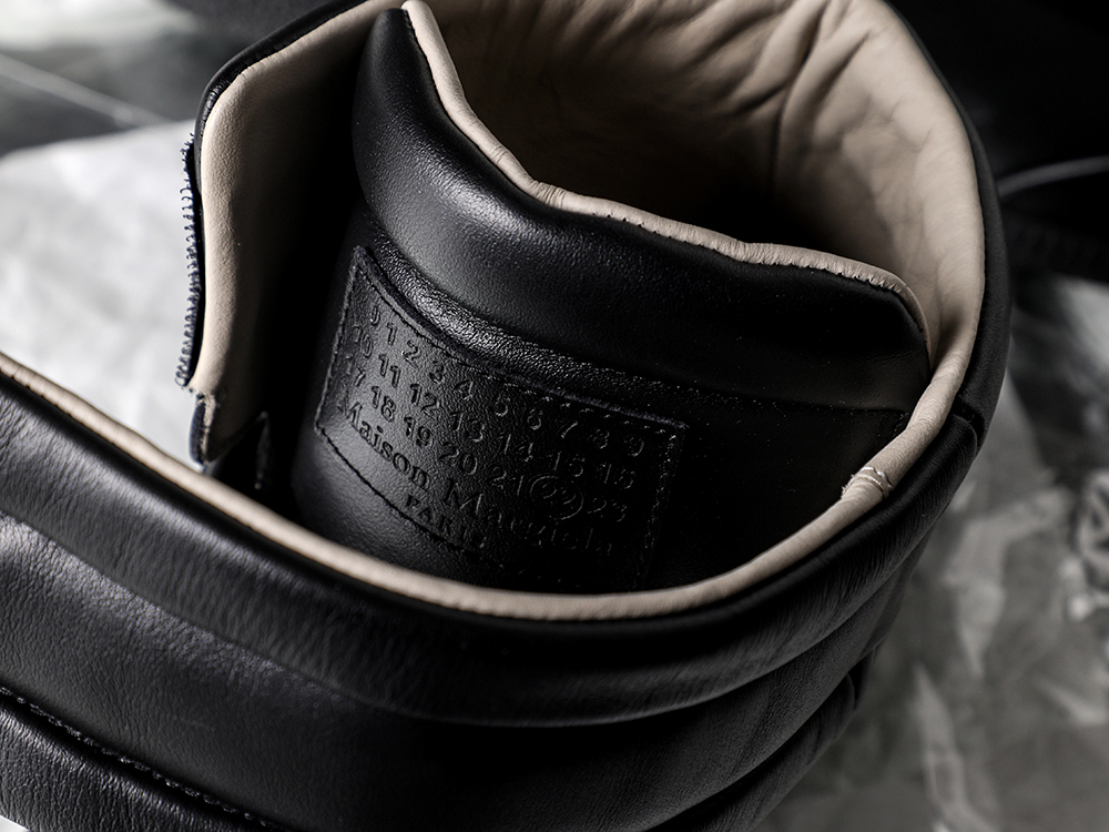 Maison Margiela - 26SS - The Core of the Design: Architectural Beauty Born from “Concealment” 2-001