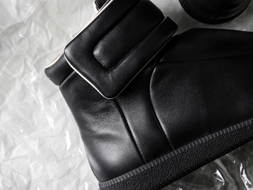 Maison Margiela - 26SS - The Core of the Design: Architectural Beauty Born from “Concealment” - A “Sleek” Yet “Chunky” Silhouette 2-002