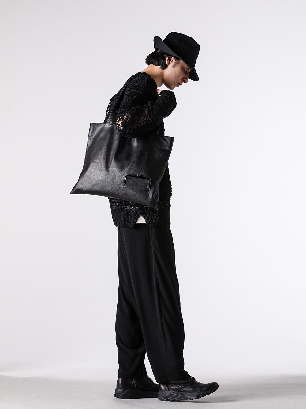 Yohji Yamamoto POUR HOMME 26SS ブラックの陰影をニットで表現した