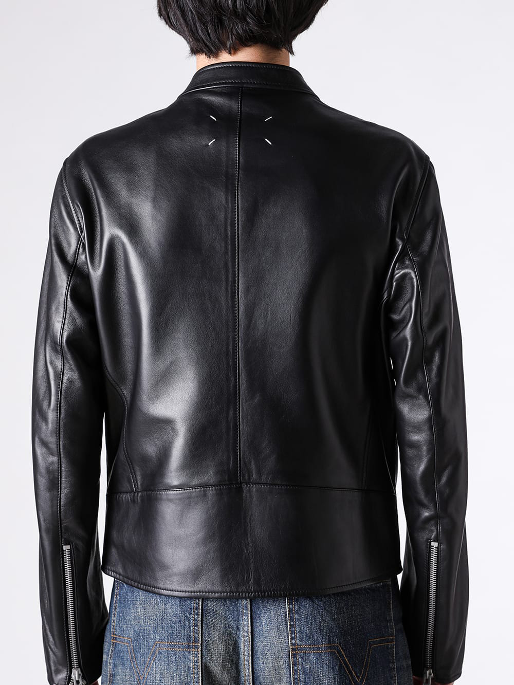 Image showing the texture of lamb leather and the craftsmanship of the 5-Zip