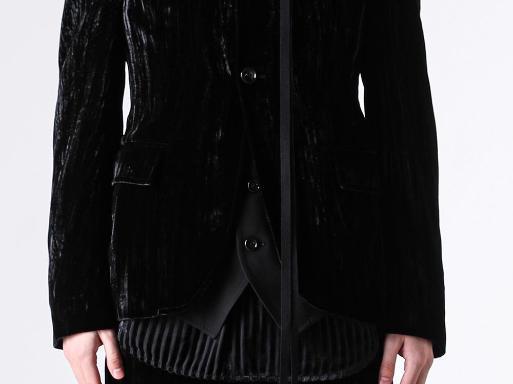 Irregular button placement and flap pockets