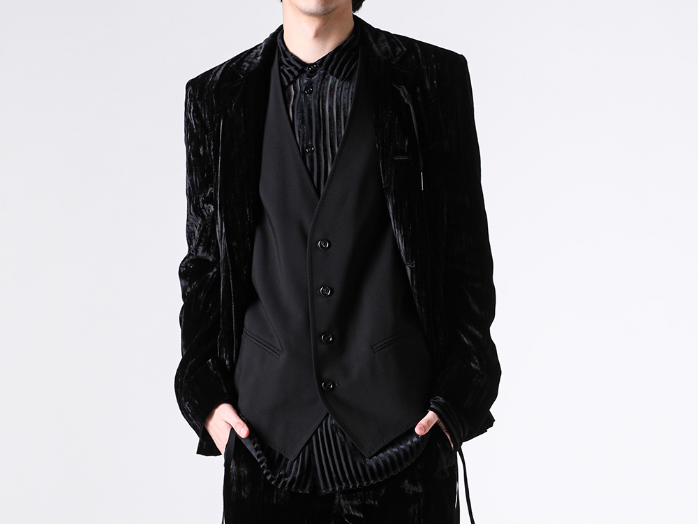 Silhouette following the body with comfortable ease