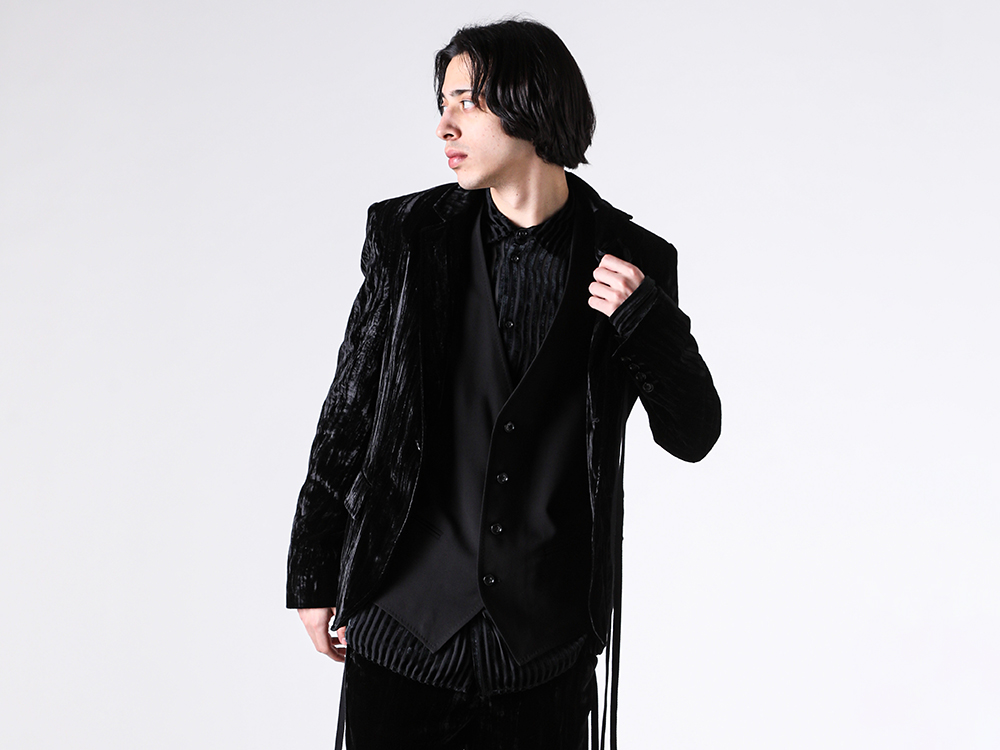Ann Demeulemeester を象徴するアイテム JUIKKO CLASSIC WAISTCOAT の