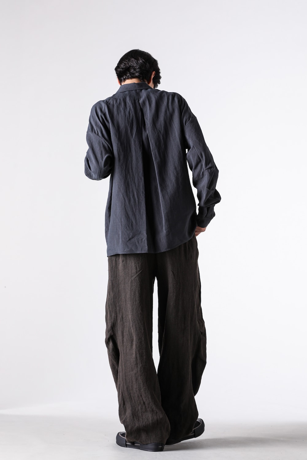 Styling image 2 of Linen/Silk BLACK with matching pants