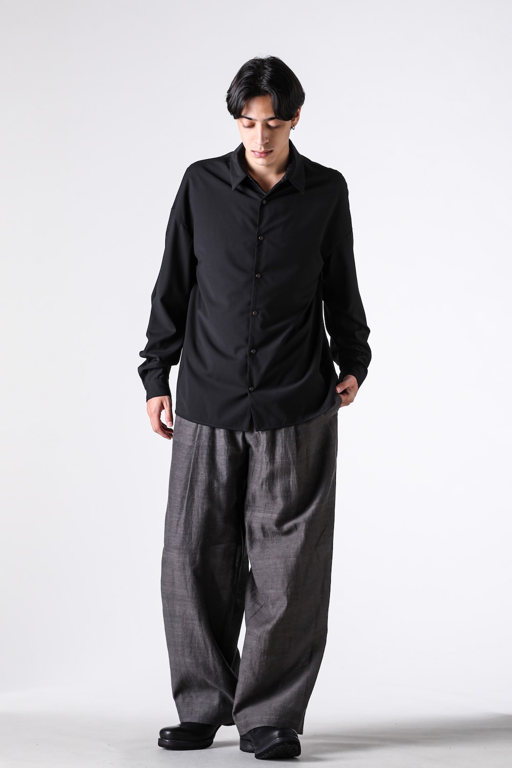Styling image 1 of Hybrid Wool BLACK with wide pants