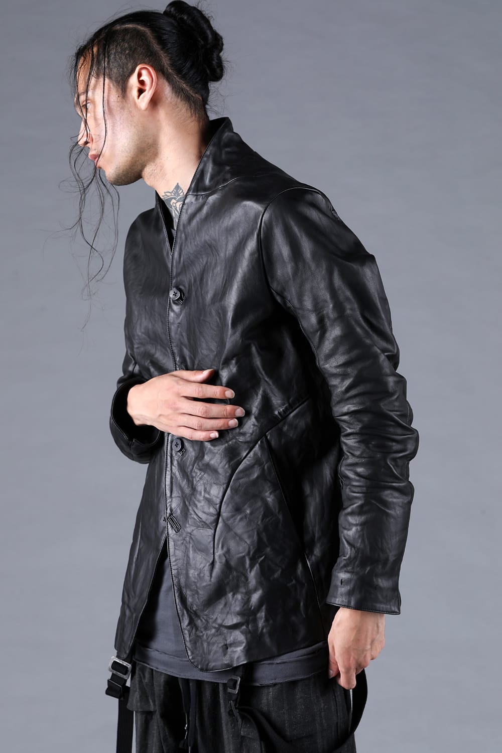 Close-up image of the 3D shawl collar
