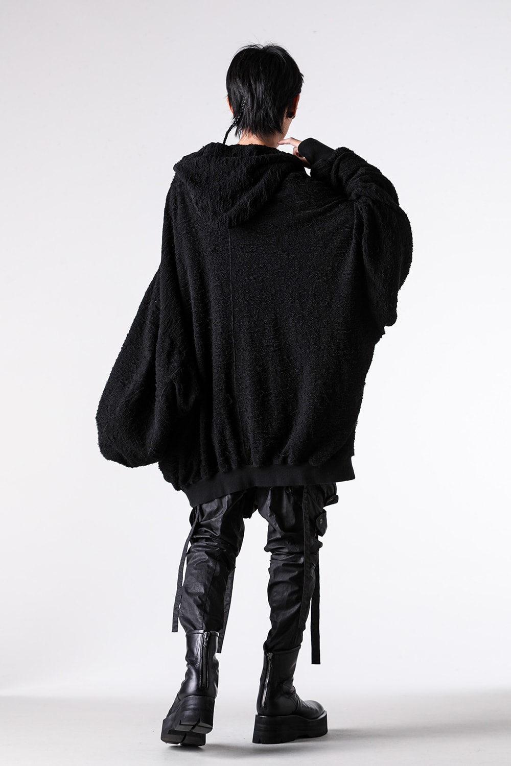 Detail and close-up styling image 3 using the COTTON PILE JACQUARD ZIP UP HOODIE