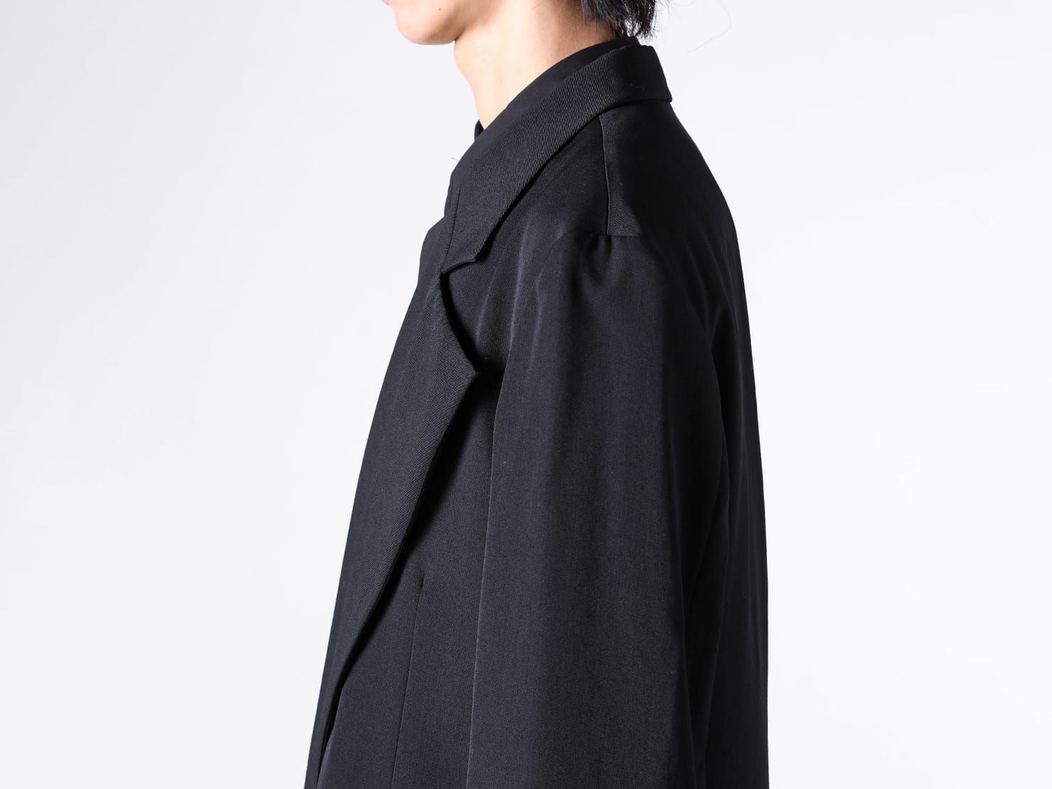 Ground Y アシンメトリージャケット：80年代テーラードの解体と