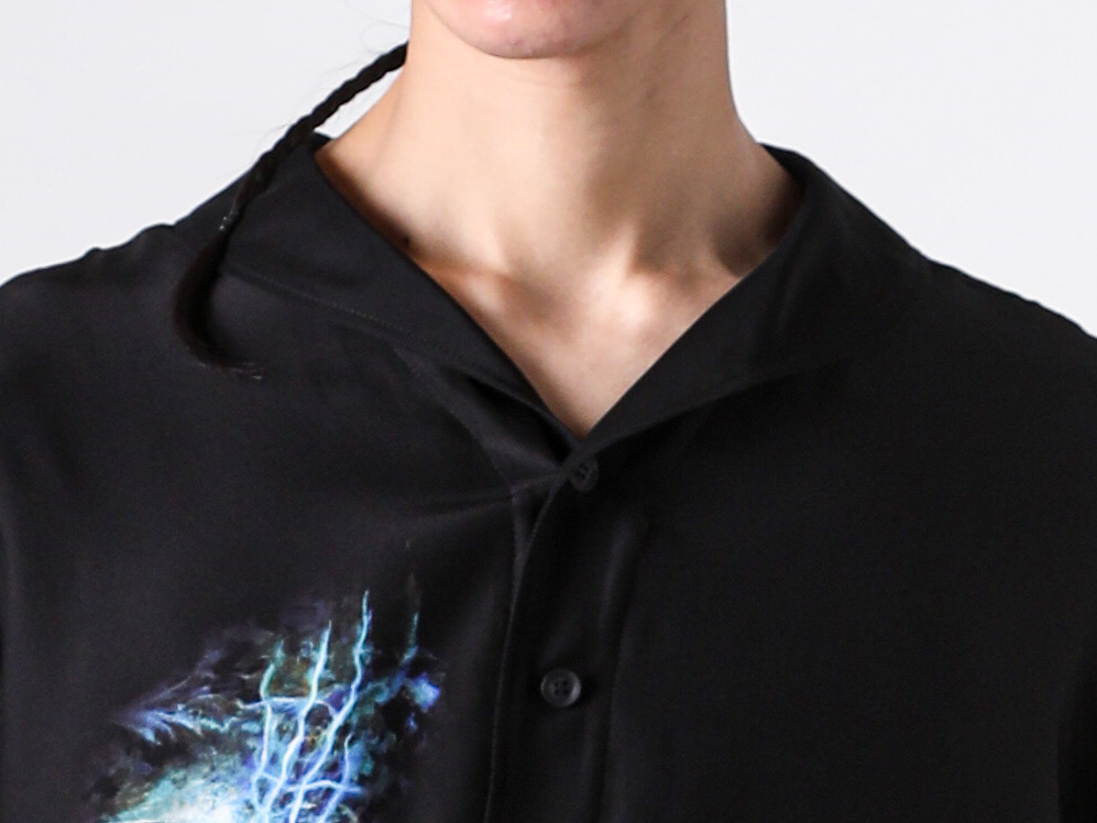 Images of the scarf collar and collar details