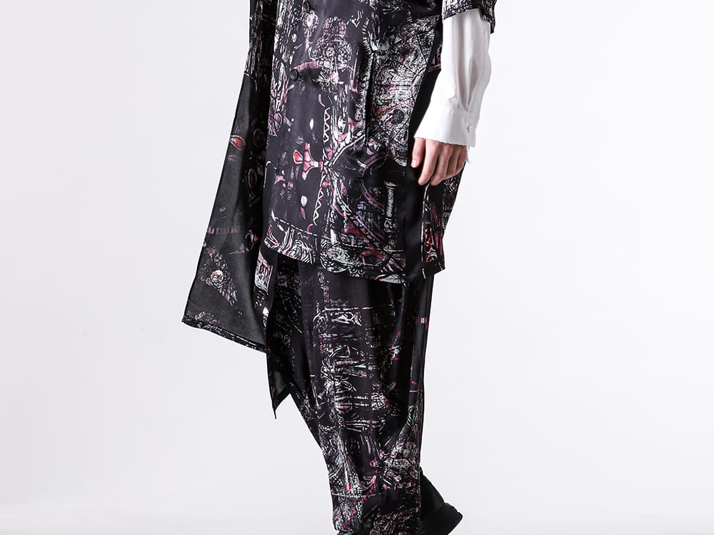 Front image of staff wearing the item