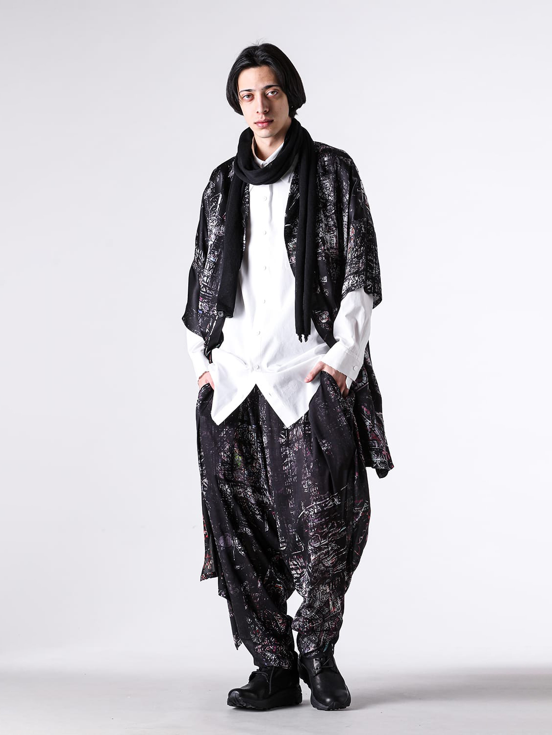 Yohji Yamamoto 26SS プリントロングケープジャケットをご紹介 -FASCINATE