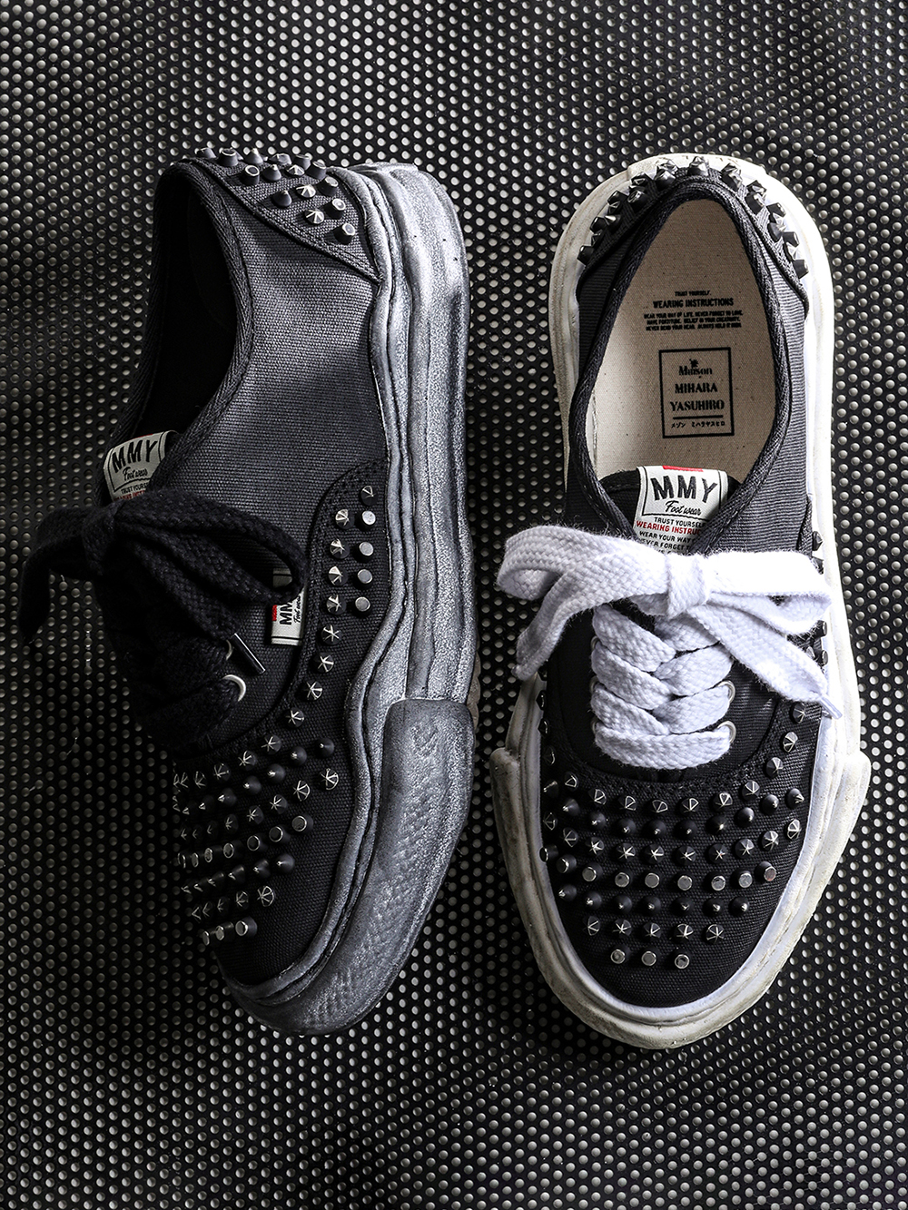 A15FW733 (BAKER Studs Canvas)