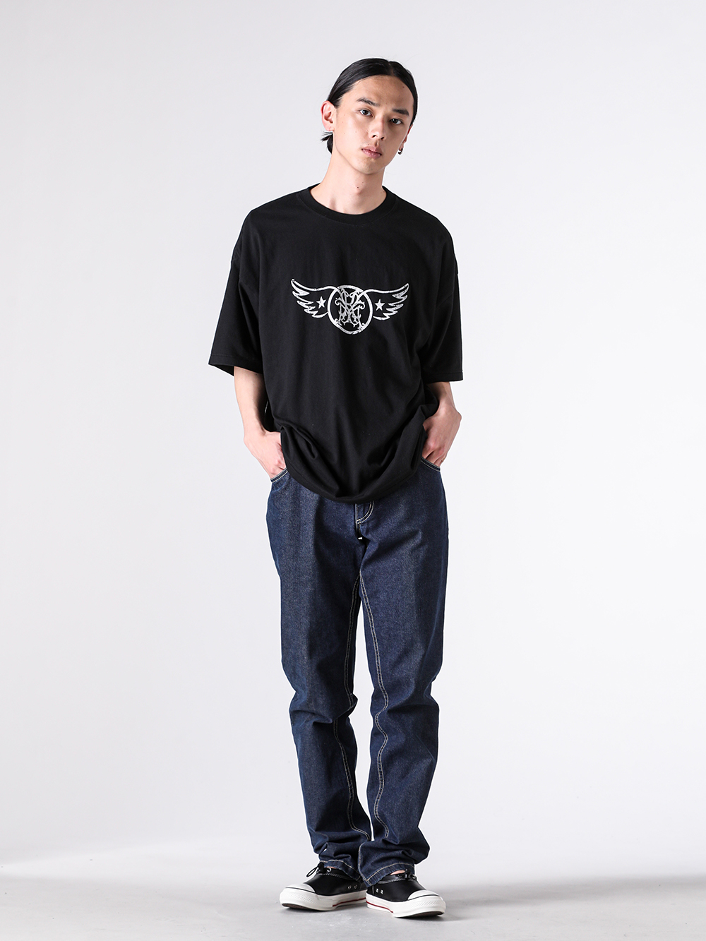 Full-body styling image for spring and summer