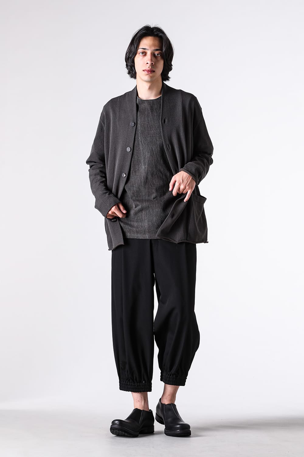 DEVOA 26SS Antistatic Wool パンツ3型。テーマ「THE STILL CENTRE」を