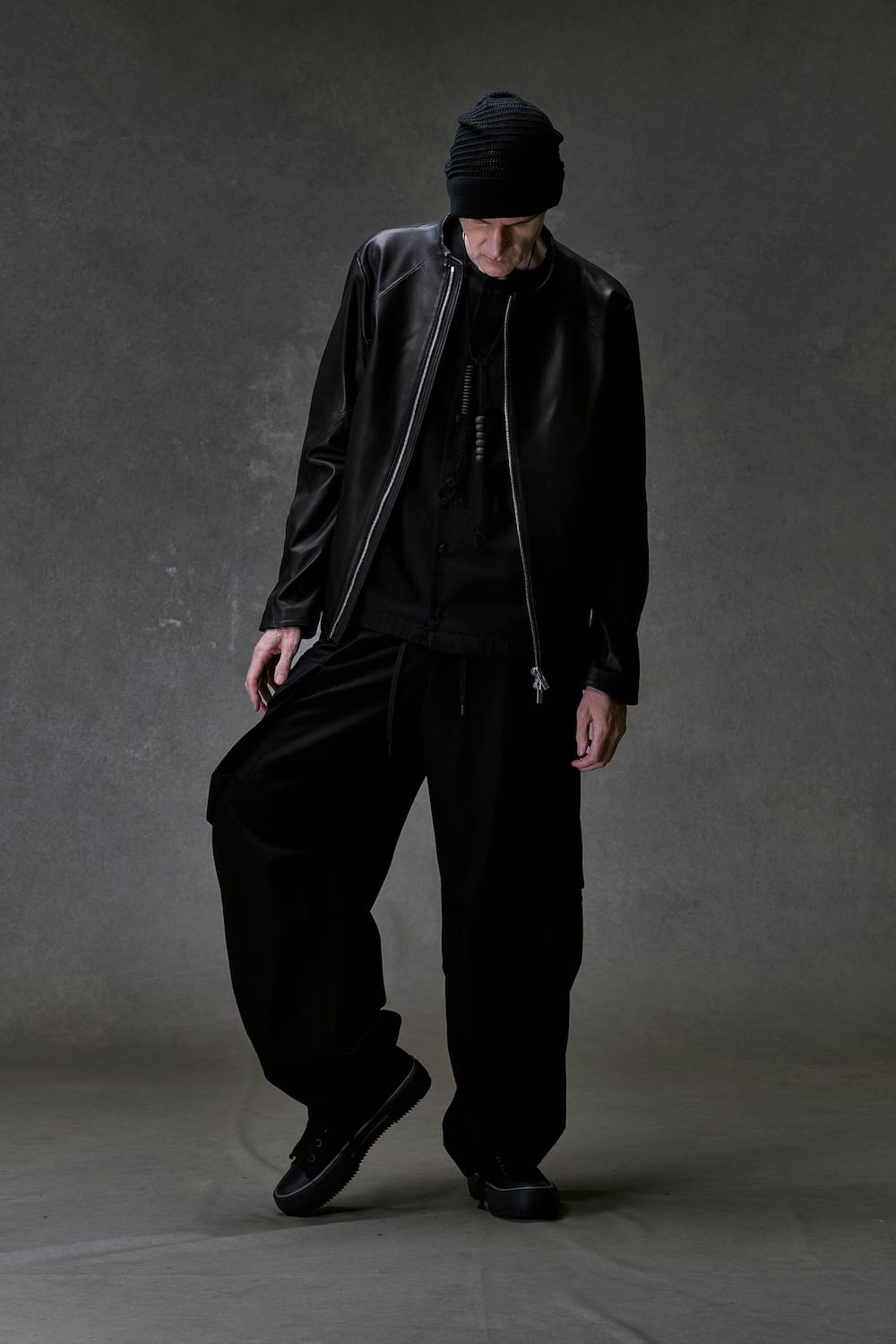 DEVOA 26SS Antistatic Wool パンツ3型。テーマ「THE STILL CENTRE」を
