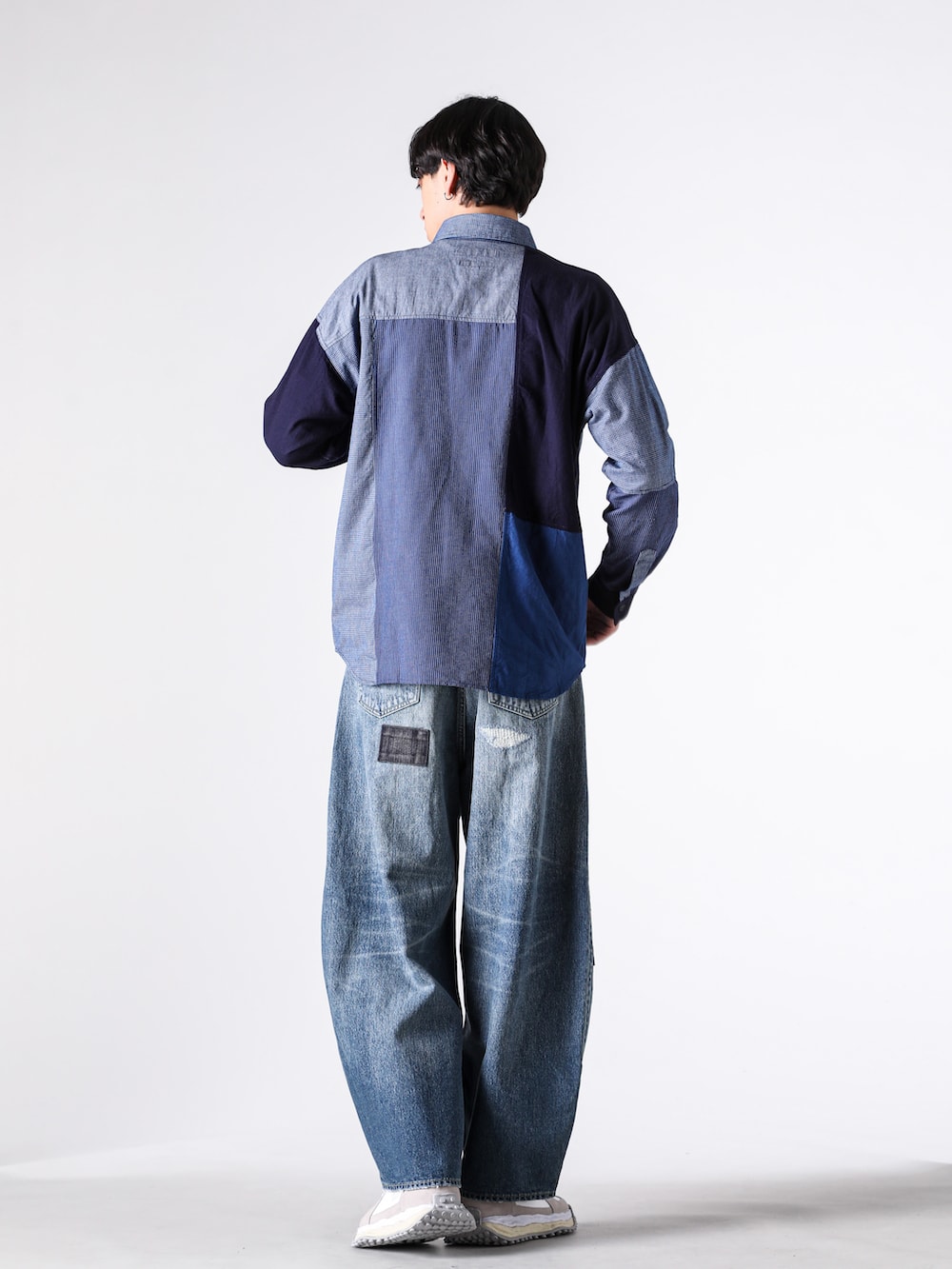 FDMTL ワイドデニム CS134 スタイリング1 全身背面画像