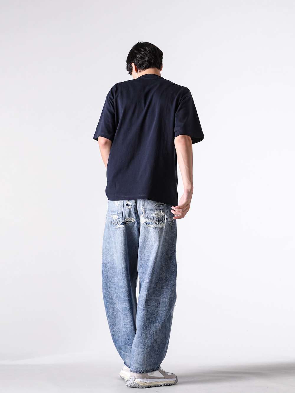 FDMTL ワイドデニム CS136 スタイリング2 全身背面画像