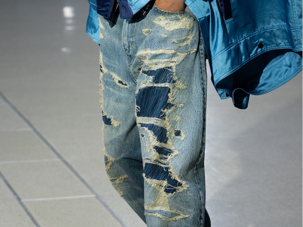 FDMTL ワイドフィットデニムが生み出す立体的なバルーンシルエット