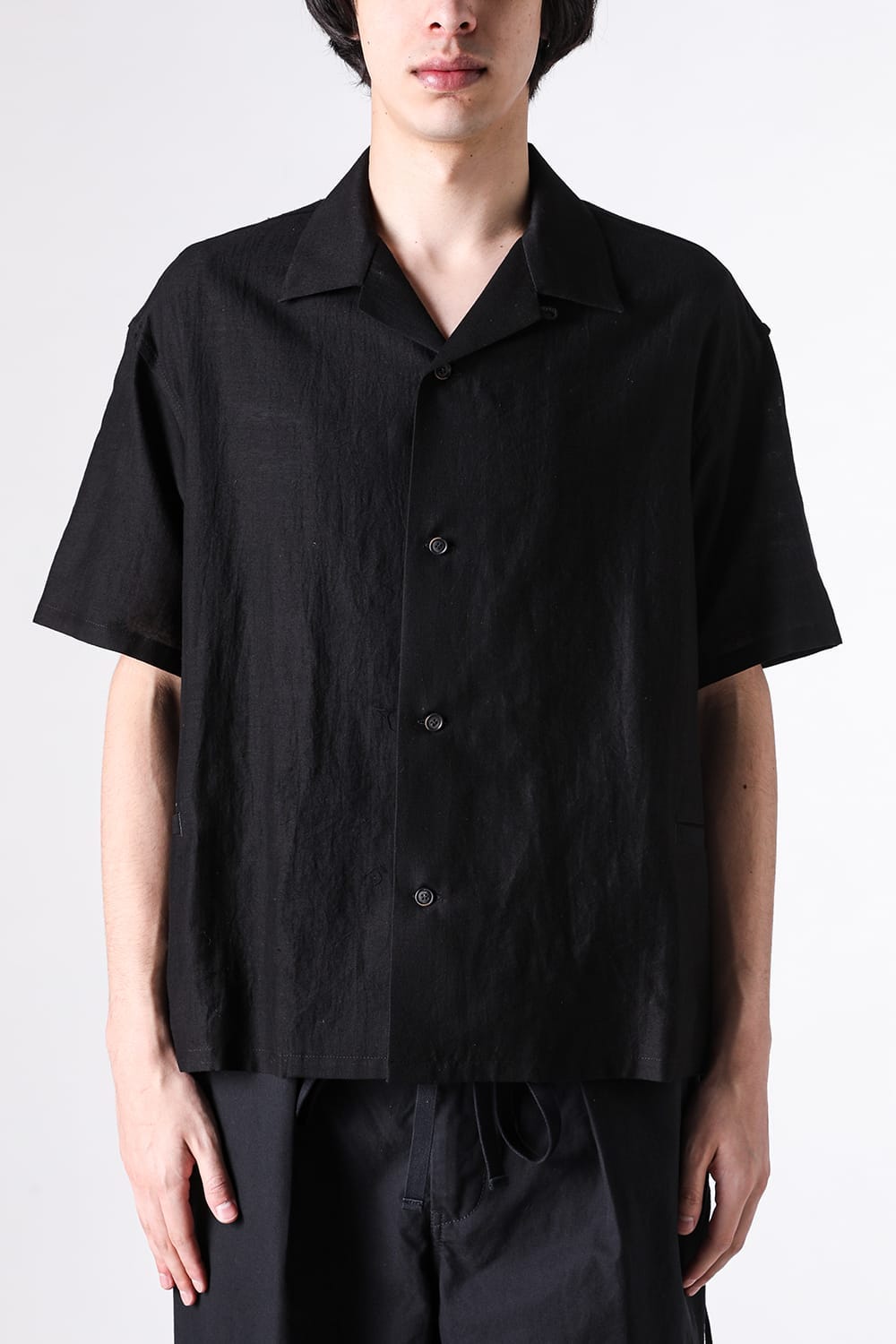 カティアシルクシャツの着丈がわかる画像