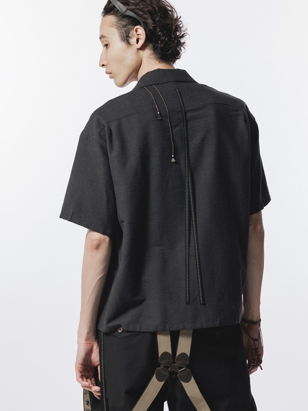 カティアシルクシャツの背面の画像