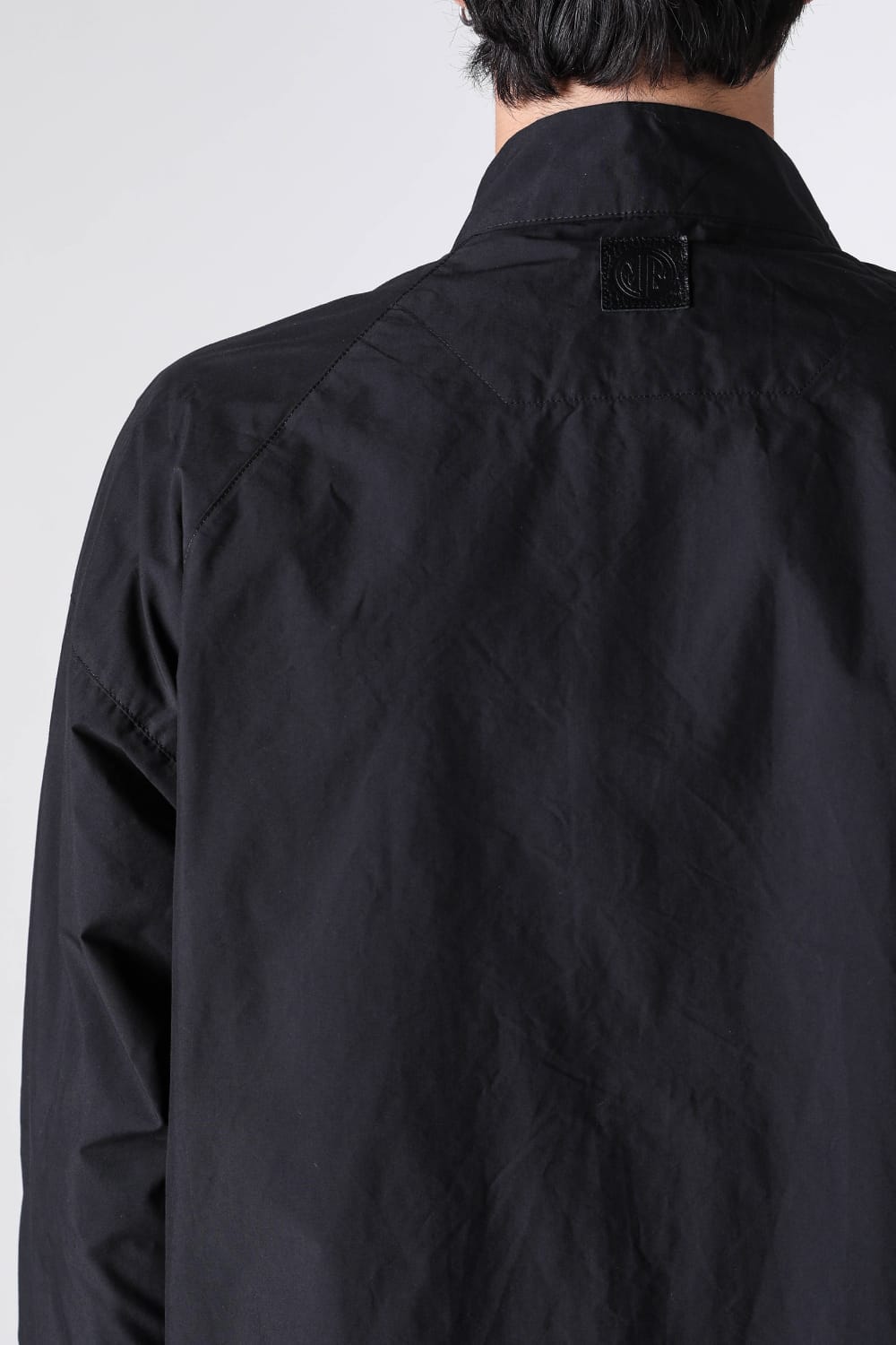 ジャケットの肩周りと背面画像