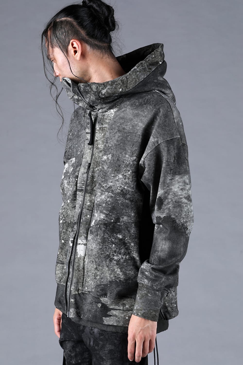 横から見た立体的なシルエットがわかる画像