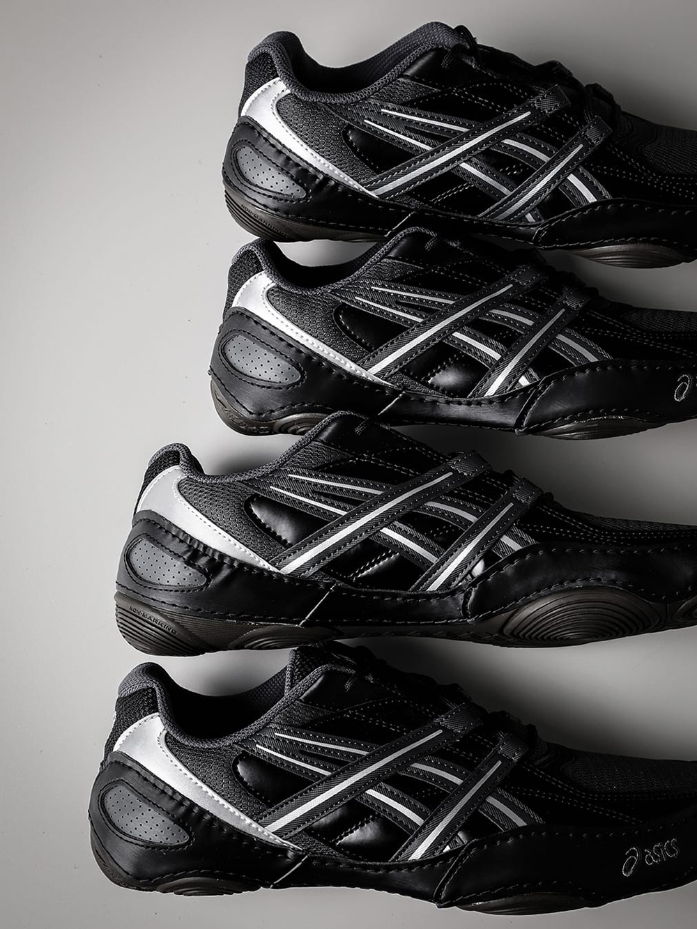 An image showing the side profile of the ASICS HYPERSYNC