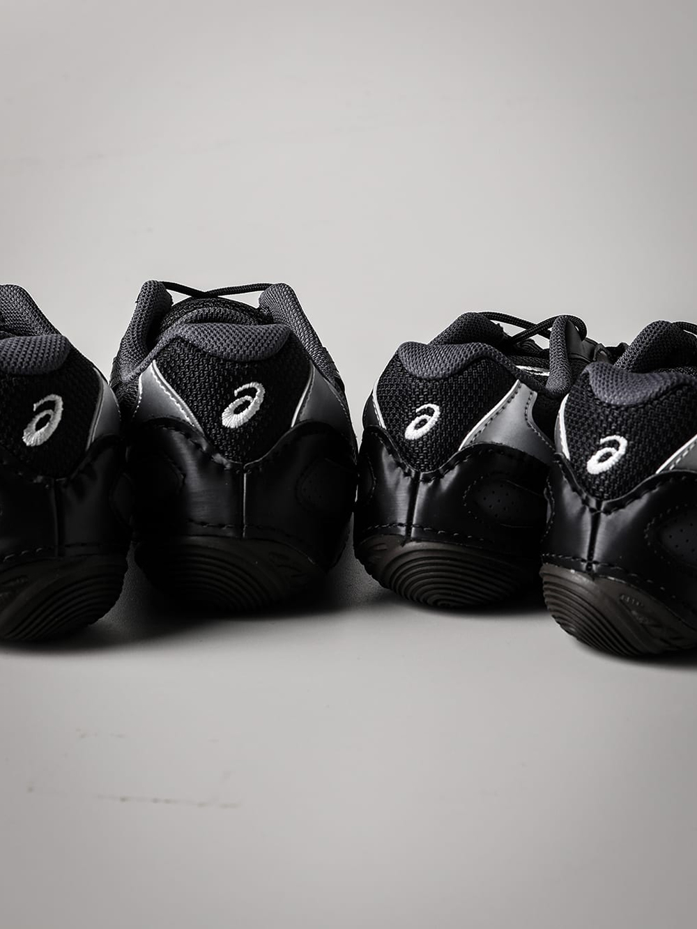 Full-body image of a low-top style featuring ASICS' HYPERSYNC technology