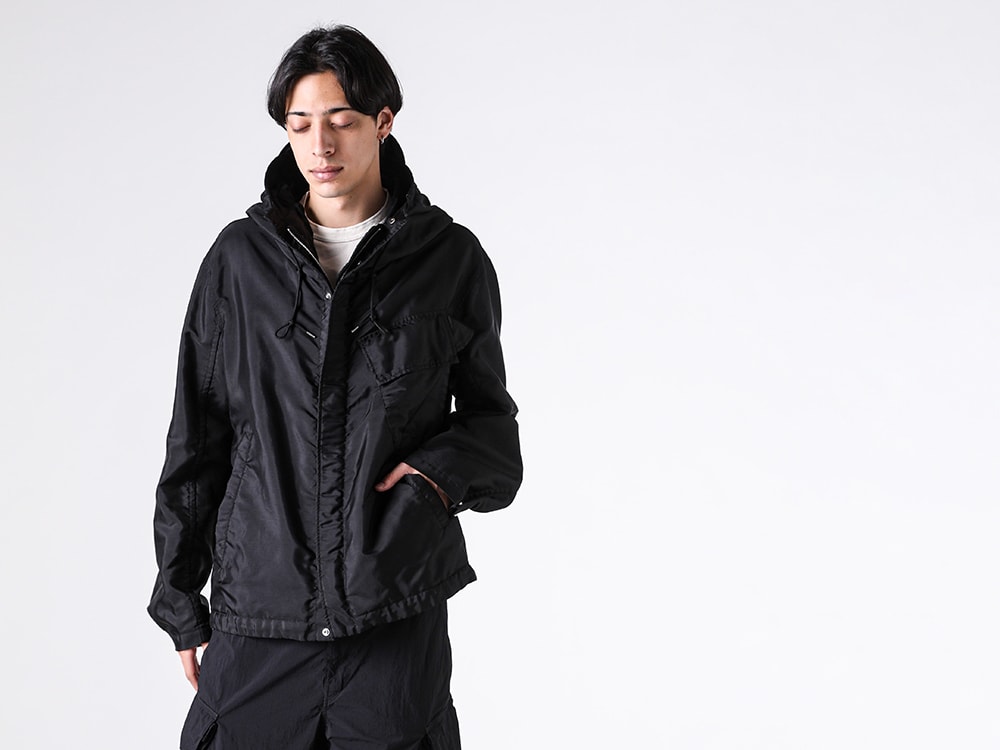 Neckline detail image of Ten C FAIR ANORAK
