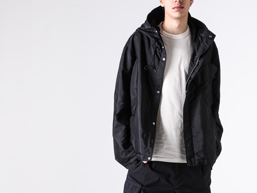 Left chest pocket and detail image of the Ten C FAIR ANORAK