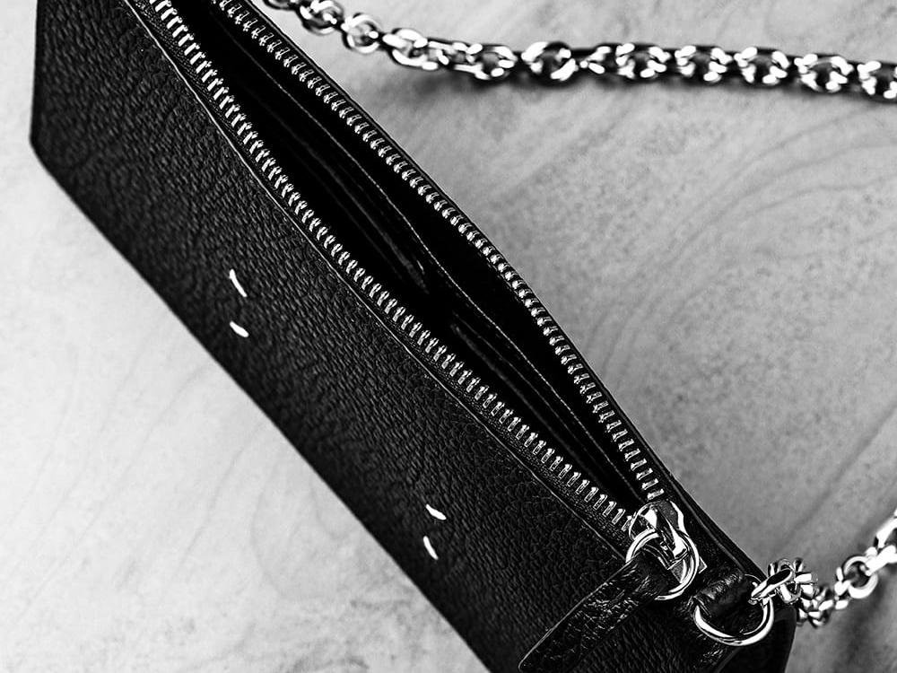10. ミニマルを極めた新作「Zipped Wallet On Chain」