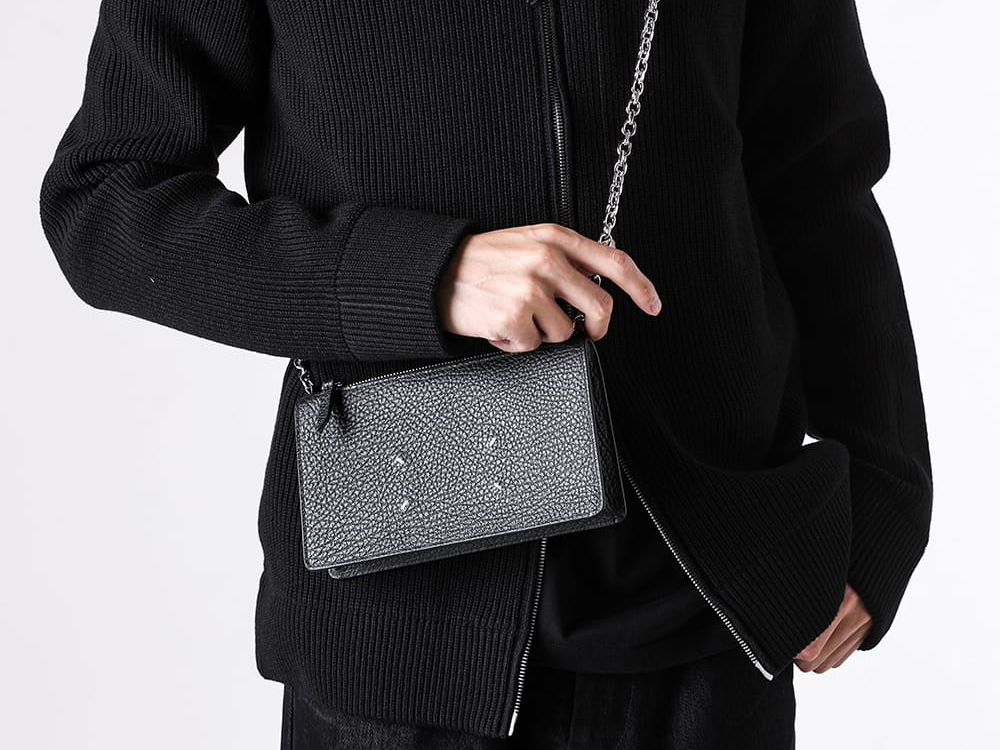 10. ミニマルを極めた新作「Zipped Wallet On Chain」