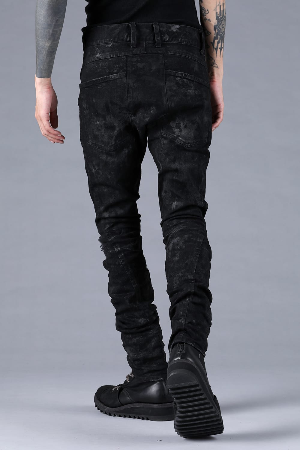 STRAINISMの哲学を体現する重厚な質感の画像