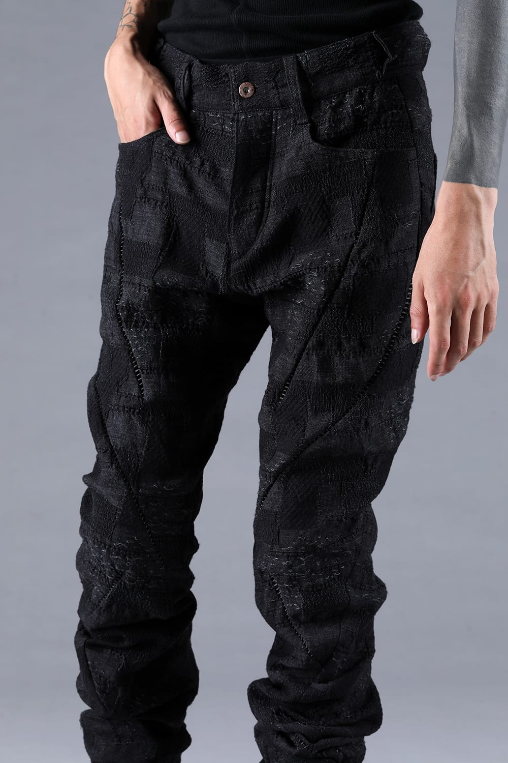 STRAINISMの哲学を体現する重厚な質感の画像