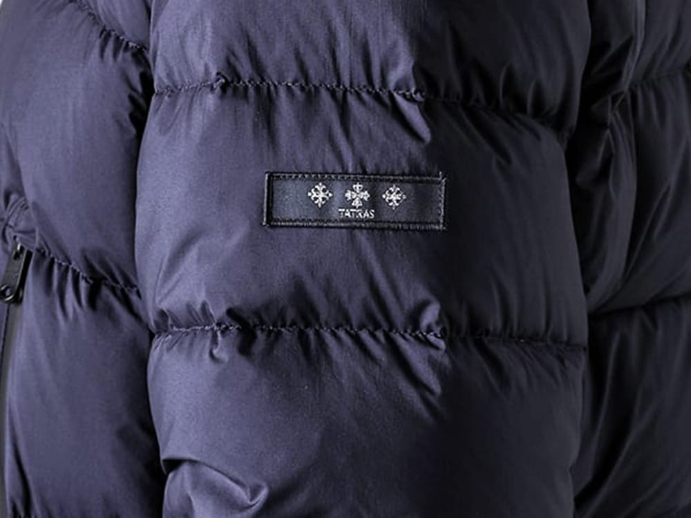 TATRAS ダウン 偽物の見分け方