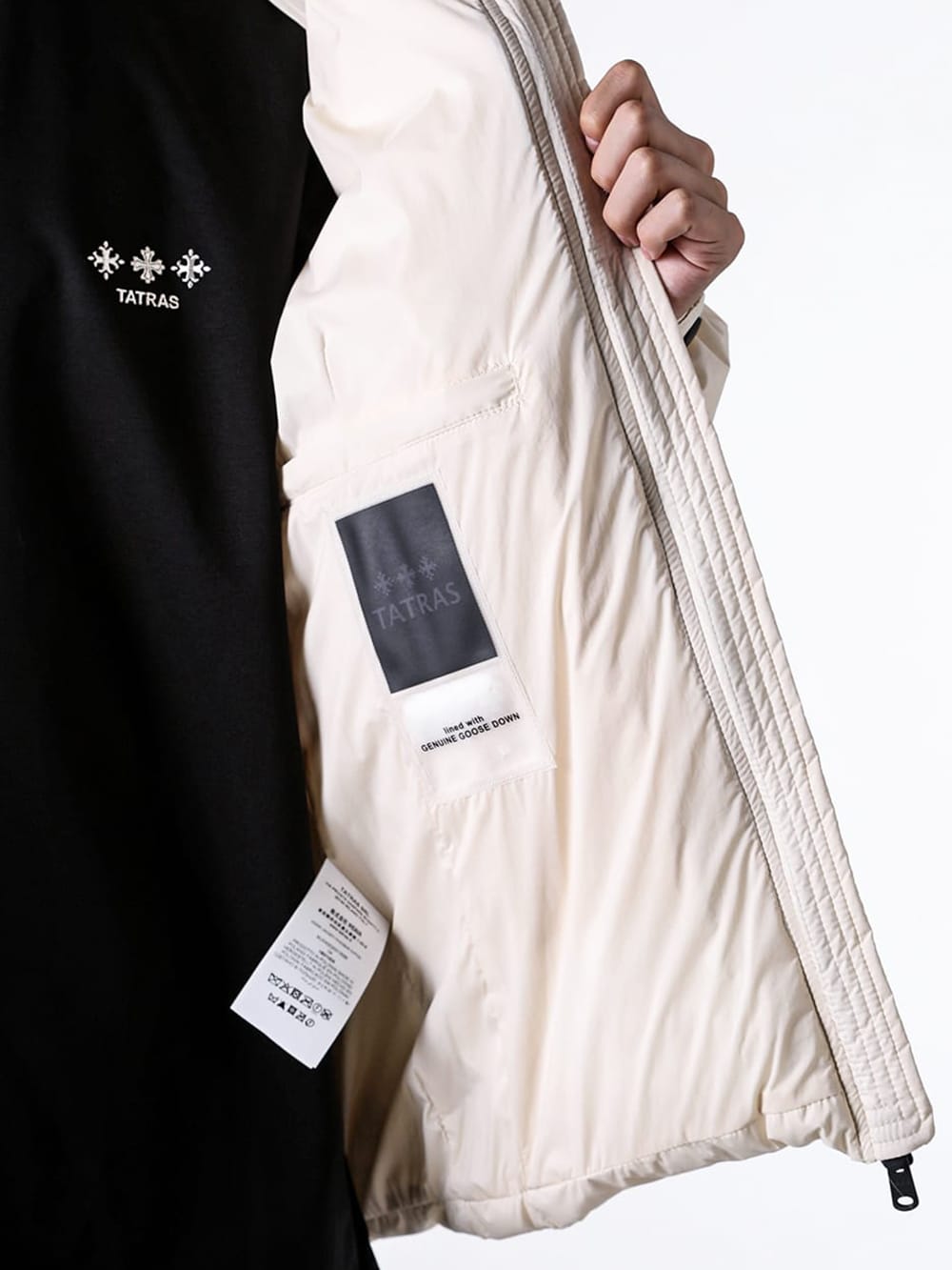 TATRAS ダウン 偽物の見分け方