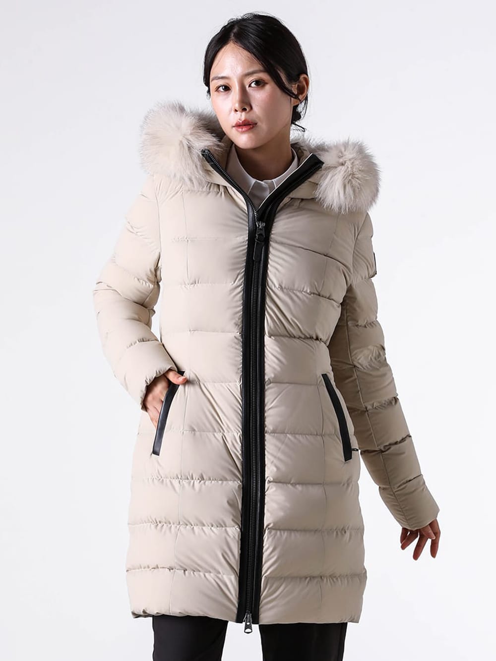 Close-up image illustrating the fill power (loftiness) of the down