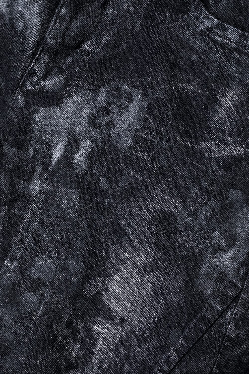 ダークトーン基調の美学が伝わるイメージ画像