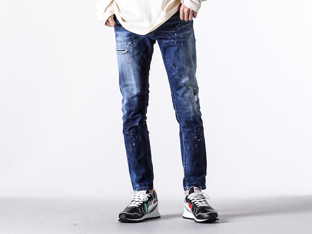 DSQUARED2のSKATER JEANの生地や加工の接写画像