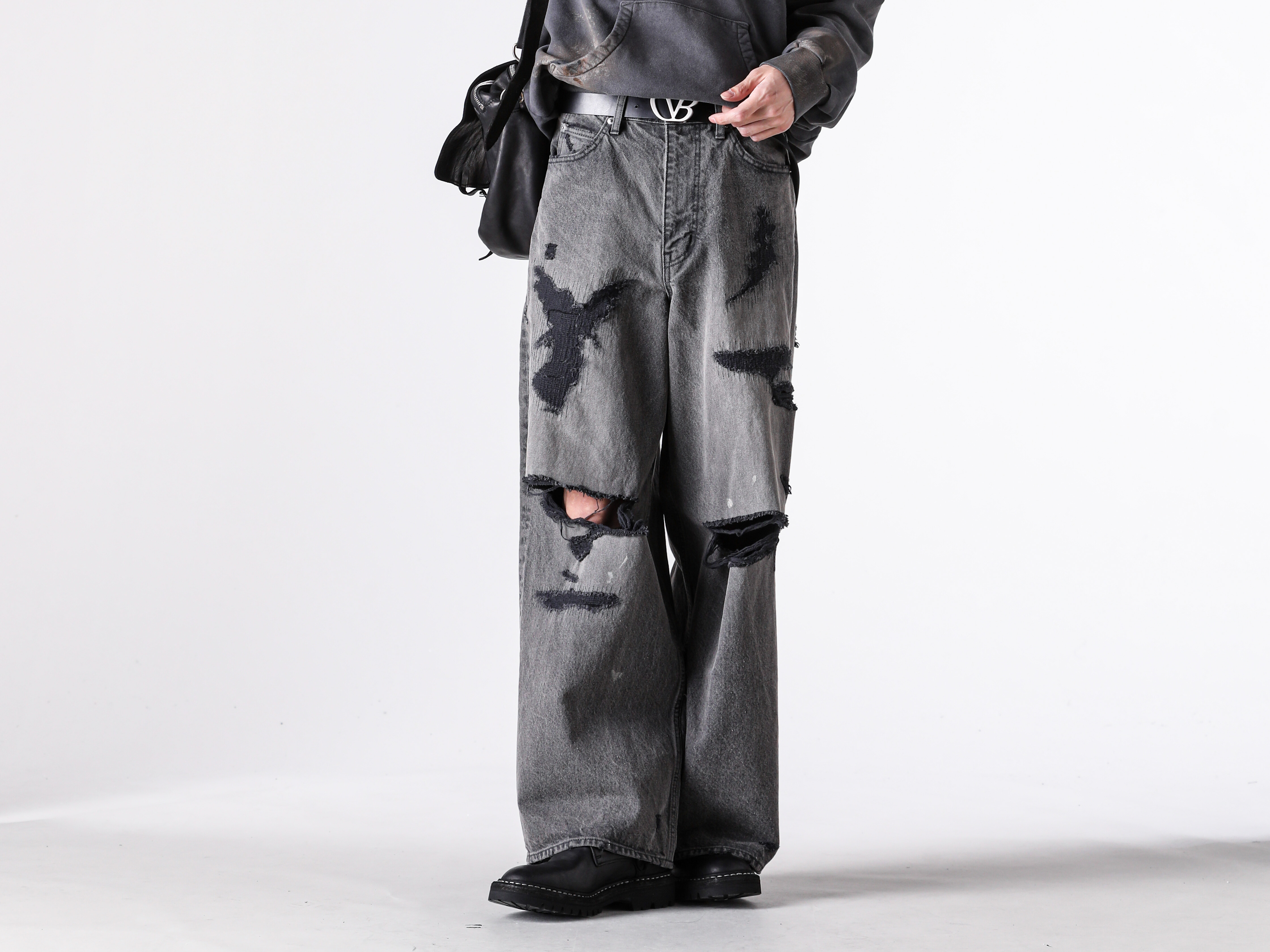 Back style styling image using the doublet Black Silver belt